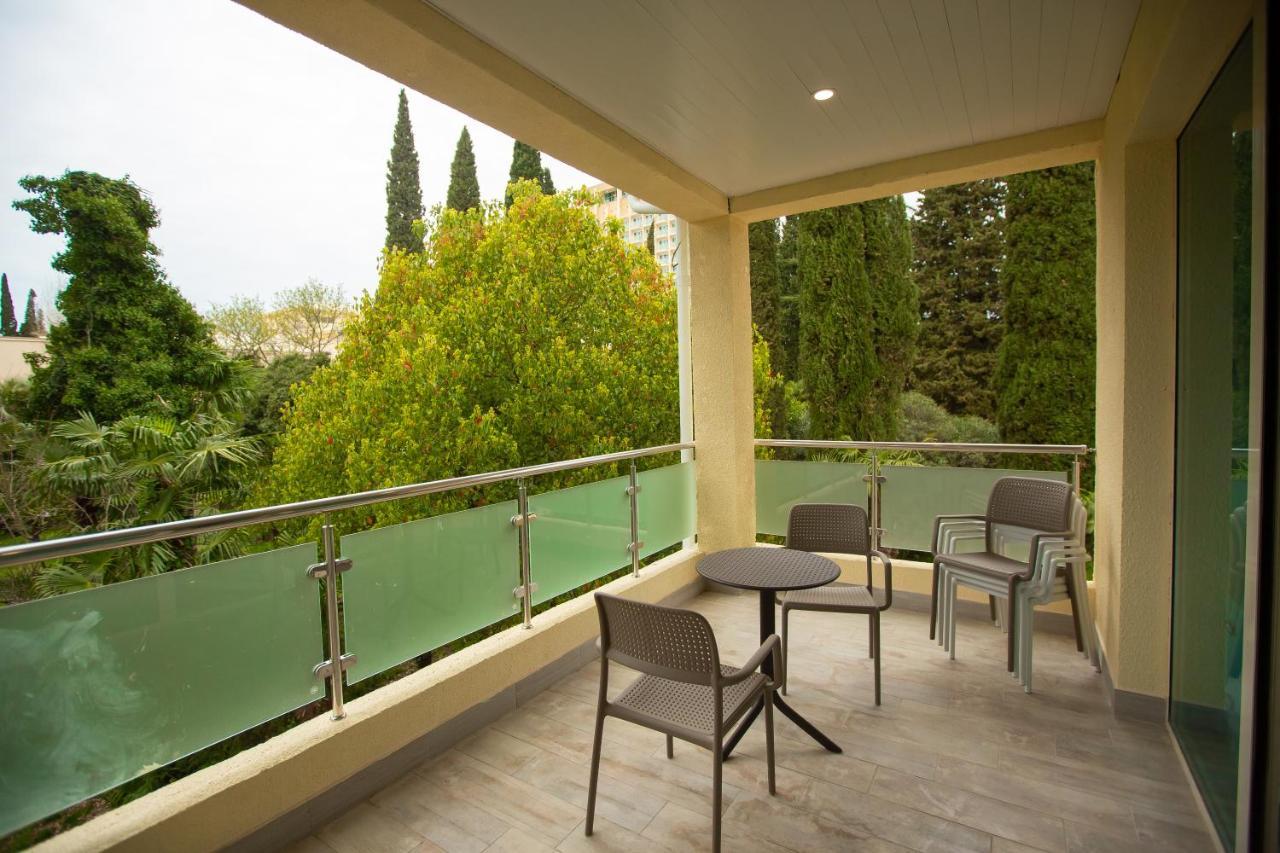 Amza Park Hotel Γκάγκρα Εξωτερικό φωτογραφία